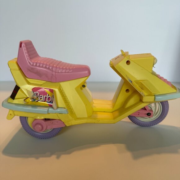 Vintage Mattel 1989 Arco Barbie Pink & Yellow Scooter- BROKEN ITEM, NEEDS REPAIR - Picture 6 of 8